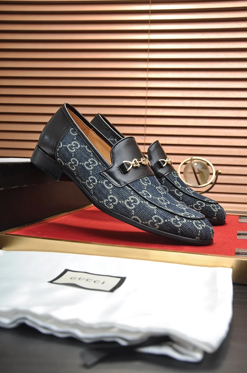 Men's shoes💰500💶Italy's top luxury men's shoe giant (GUCCI) (Gucci) (full cowhide lining) new arrival🍃Original European style🔰 Pleasant to the eye😍In order to make the shoes more durable and non-deformable🌀The production continues to follow traditional methods but there is still no lack of innovation💪Choose original sheepskin for the leather♻️ Smooth and natural And extra bright ⭐Made of imported cowhide, the first choice of rich people 38-45 (45 customized)